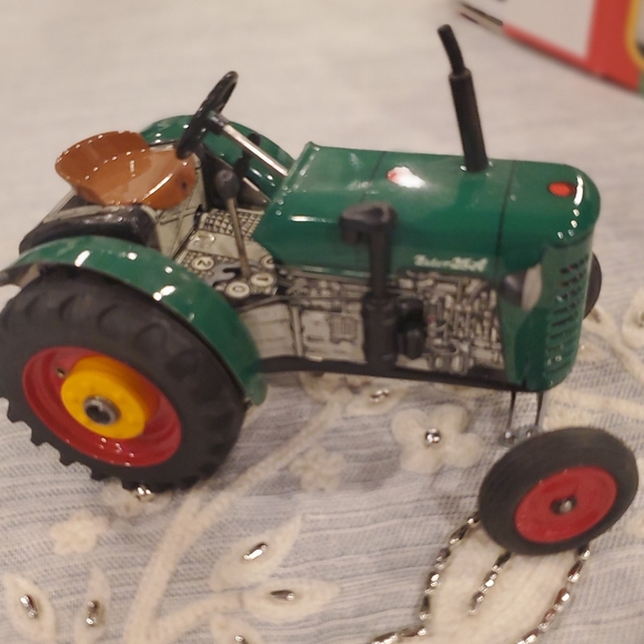 ZETOR 25 A Tractor - MADE IN CZECH REPUBLIC IN THE BOX 1:25 SCALE - Picture 3 of 13